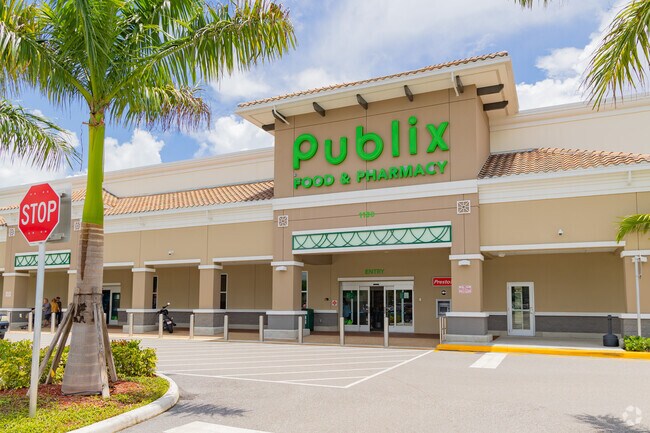 Publix grocery is the preferred food store of La Mancha residents.