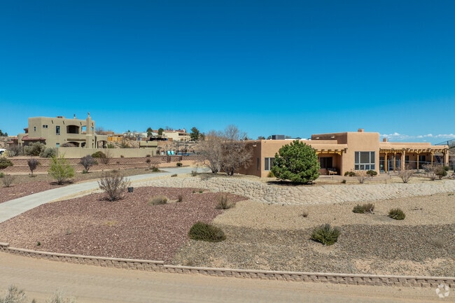 Homes around Chamiza Estates typically have stucco siding.