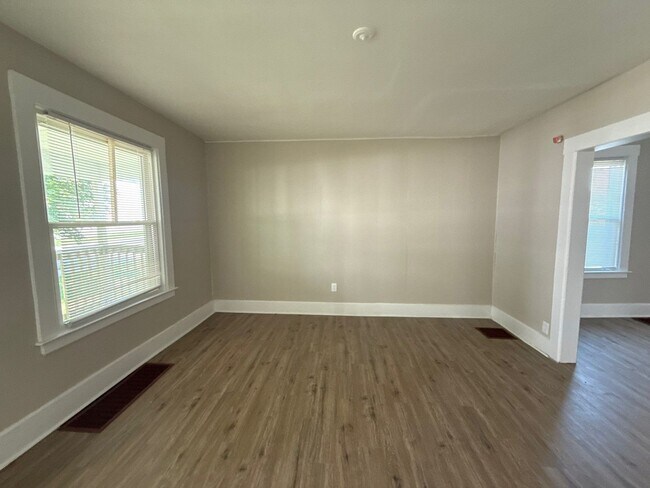 6130 Beniteau St, Detroit, MI 48213 - photo 6