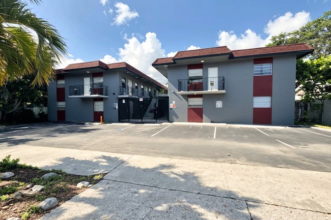 Updated 1bd Apartments - Walk to Young Circle!, Hollywood, FL 33020 - photo 4