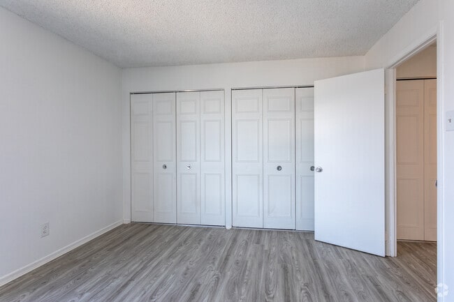 1BR, 1BA - 680 SF
