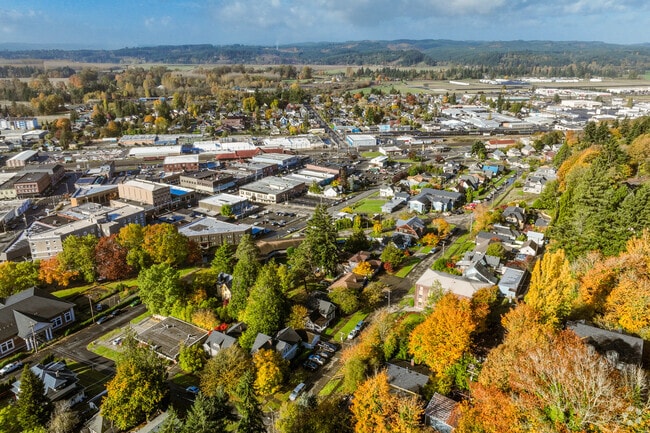 Residents benefit from Chehalis’s blend of urban amenities and rural tranquility.