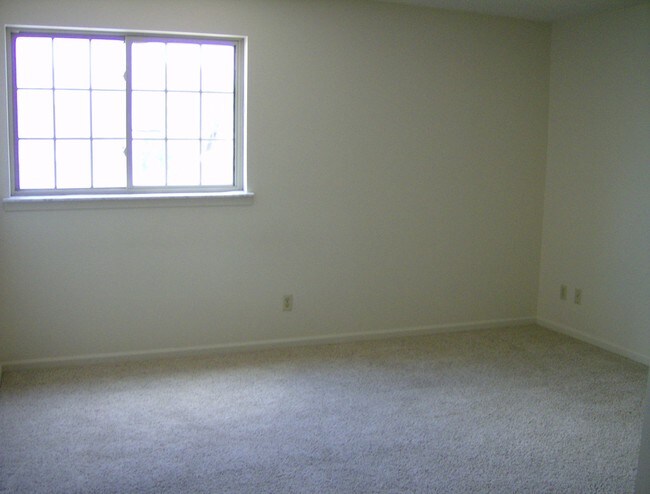 820 W Lincoln Ave unit 6, Charleston, IL 61920 - photo 7