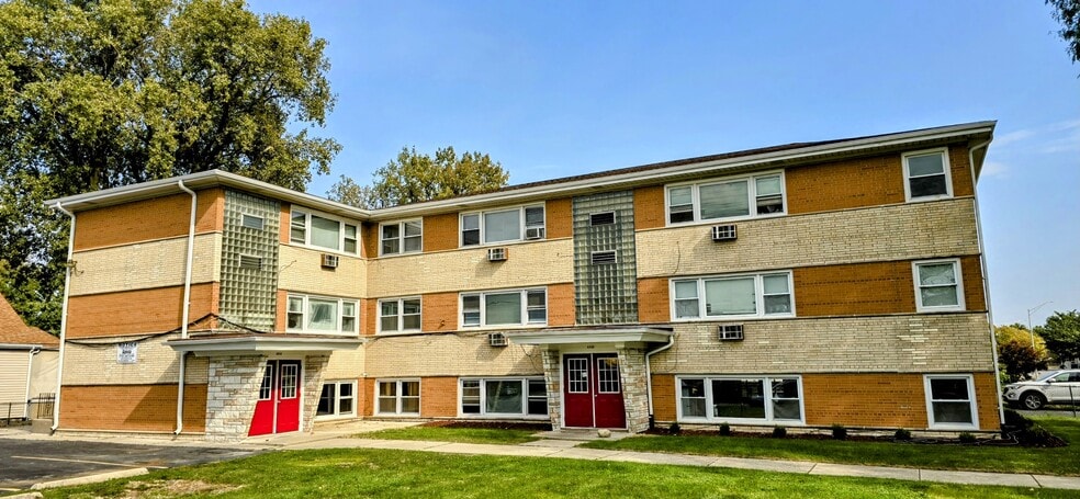 4848 W 83rd St, Burbank, IL 60459 - photo 1