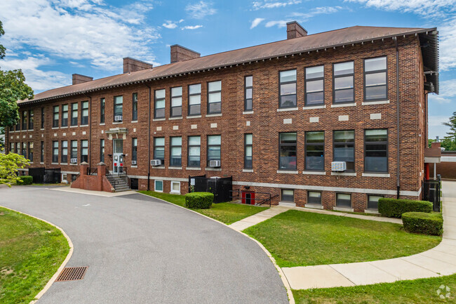 This is the main entrance to Roslyn Heights Elementary School.