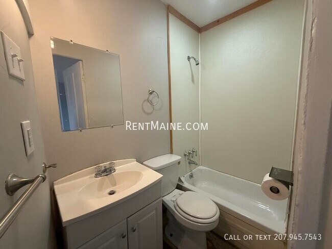 76 Court St unit 4, Bangor, ME 04401 - photo 6