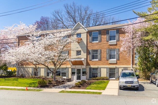 Multi-family homes are scarce in Northvale, NJ but there are a few to choose from.
