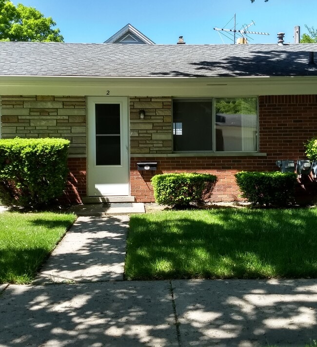 284 North Ave Unit 2, Mount Clemens, MI 48043