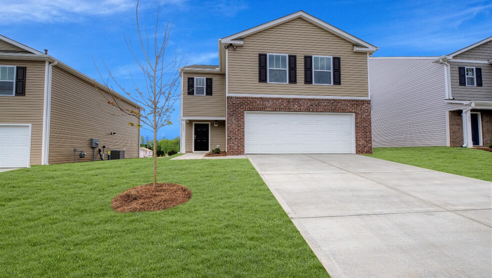 1067 20th Avenue Loop SE, Hickory, NC 28658 - photo 1