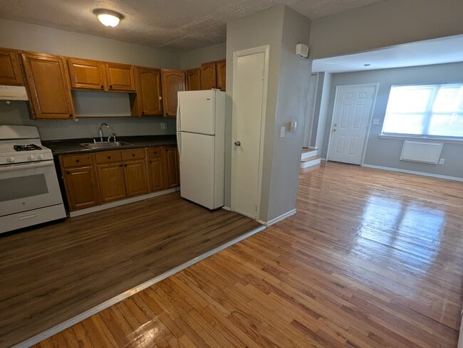 215 Blake St, New Haven, CT 06515 - photo 3