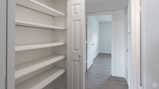 2BR.1.5BA,- 807SF