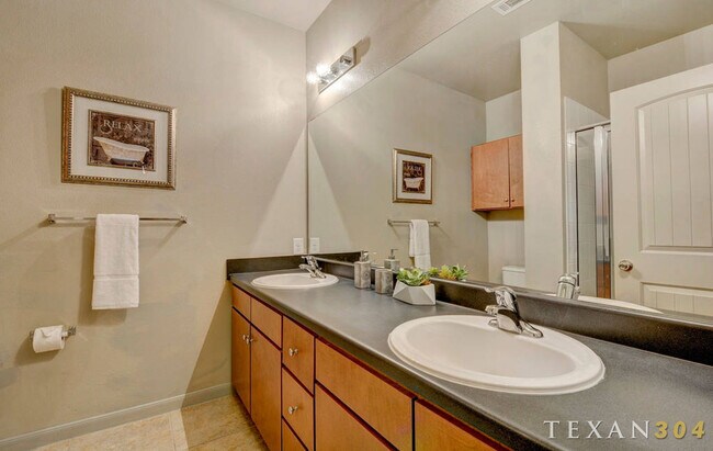 302 E 30th St unit 2, Austin, TX 78705 - photo 7