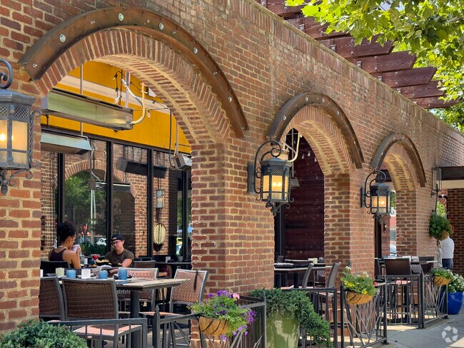 University Center is minutes away from excellent dining and shopping.