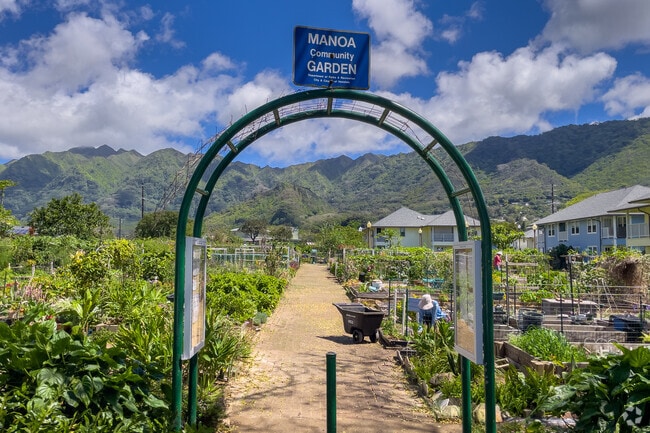 Those with a green thumb will love the community garden in Manoa.