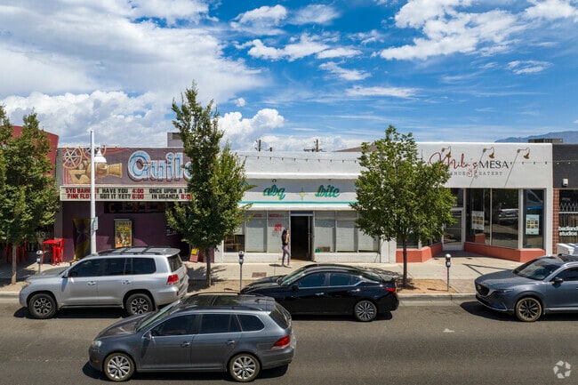 Plenty of shopping, dining, and entertainment can be found in nearby Nob Hill.