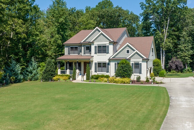 Move to Middle Creek, country living next to city style.