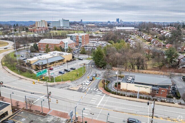 Green Tree has several dining options near the parkway.