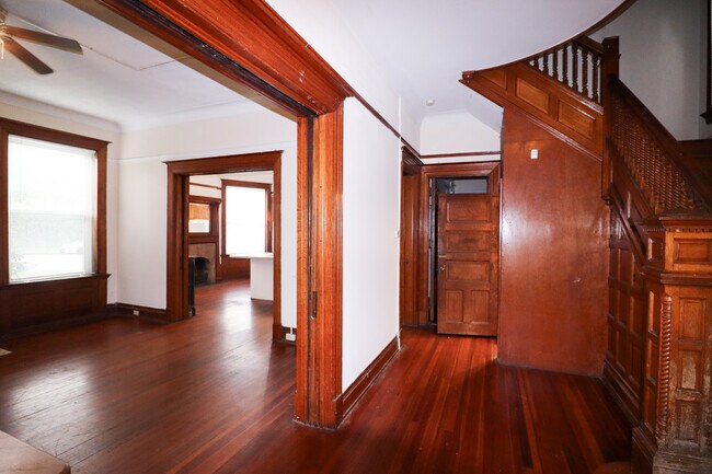 2705 Eden Ave unit 1, Cincinnati, OH 45219 - photo 6