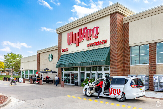HyVee is one of several grocery store options for Fairfield residents.