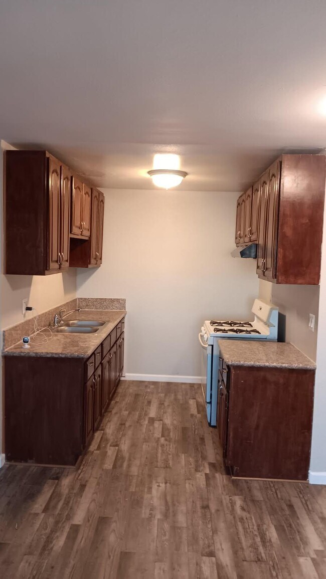 1934 W Florence Ave, Los Angeles, CA 90047