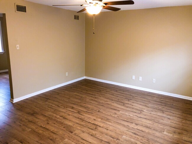 9405 Lew Cir unit B, Little Rock, AR 72209 - photo 6