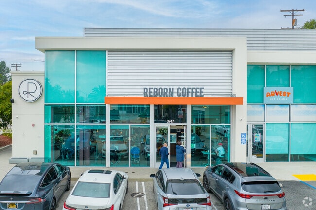 Crescenta Highlands regulars favor Reborn’s bright roasts.