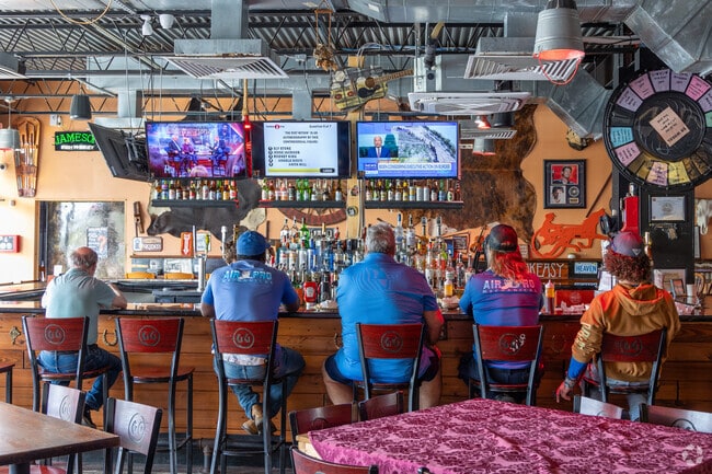 Spanx Te Hog BBQ has a great bar for the residents to enjoy their favorite sport events.