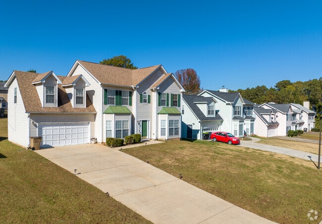 Common architectural styles of Kenwood homes include Craftsman in individualistic colors.