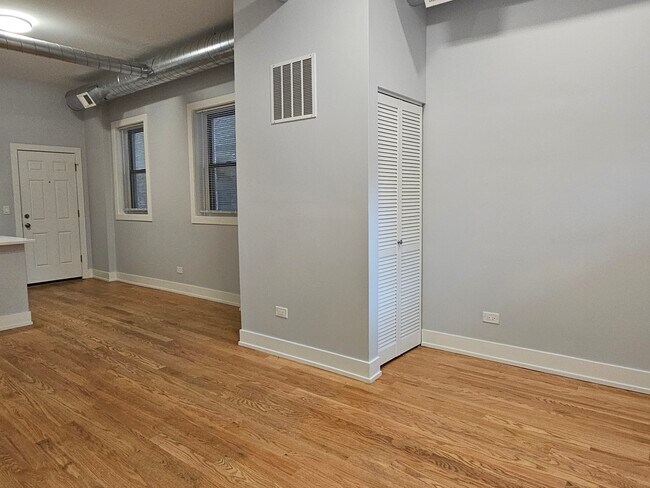 1415 W Erie St unit 1R, Chicago, IL 60642 - photo 5