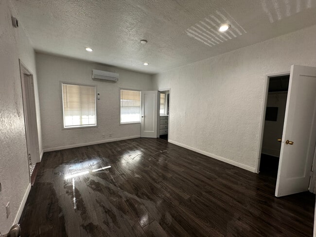 216 E Valencia Ave unit 9, Burbank, CA 91502 - photo 6