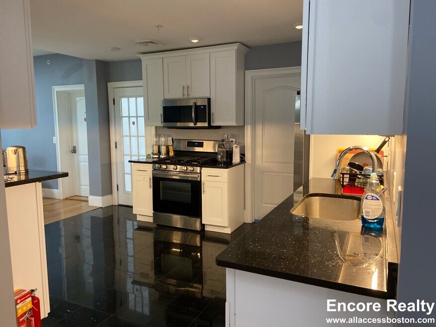 1762 Commonwealth Ave unit 2, Brighton, MA 02135 - photo 1