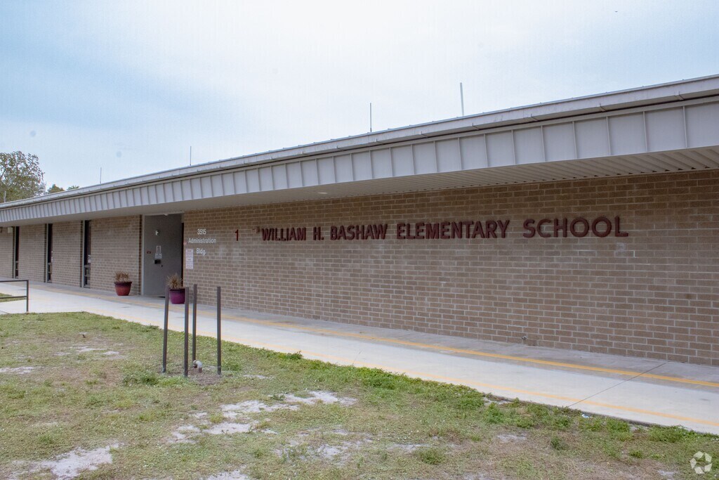 William H. Bashaw Elementary School serves students in the East Bradenton community.