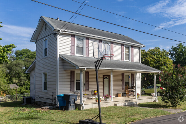 Foursquare homes is one of many styles of homes you will find while visiting Hollins.