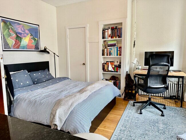 108 Myrtle St unit 10, Boston, MA 02114 - photo 4