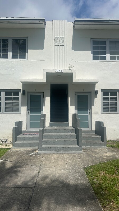 954 SW 2nd St Unit 2, Miami, FL 33130