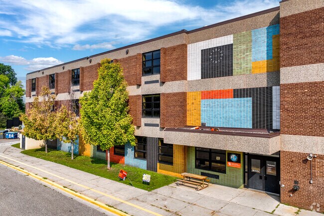 Susan Lindgren Elementary School enrolls over 400 students in grades K-5.