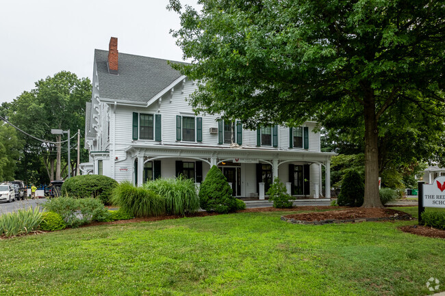 The Red Oaks School is a well rated private school in Morristown, NJ.