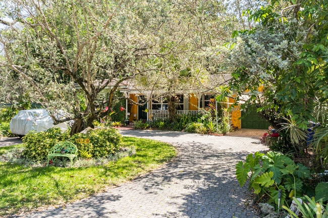 Many original 1920s single family homes can still seen around Northeast Coconut Grove.