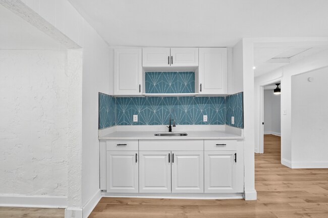 3525 50th Ave N unit A, St. Petersburg, FL 33714 - photo 2