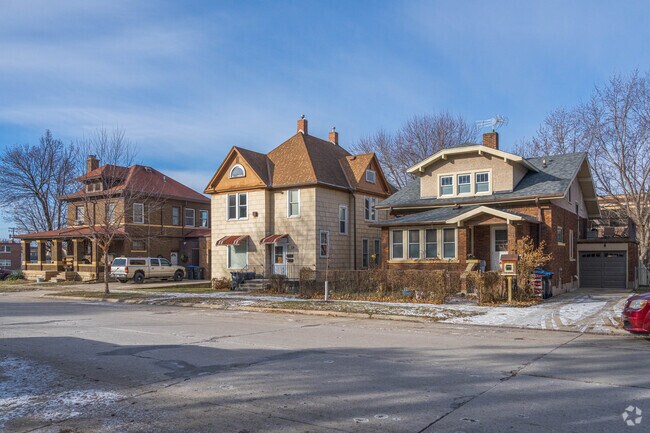 Several types of homes can be found in the Washington Park neighborhood.