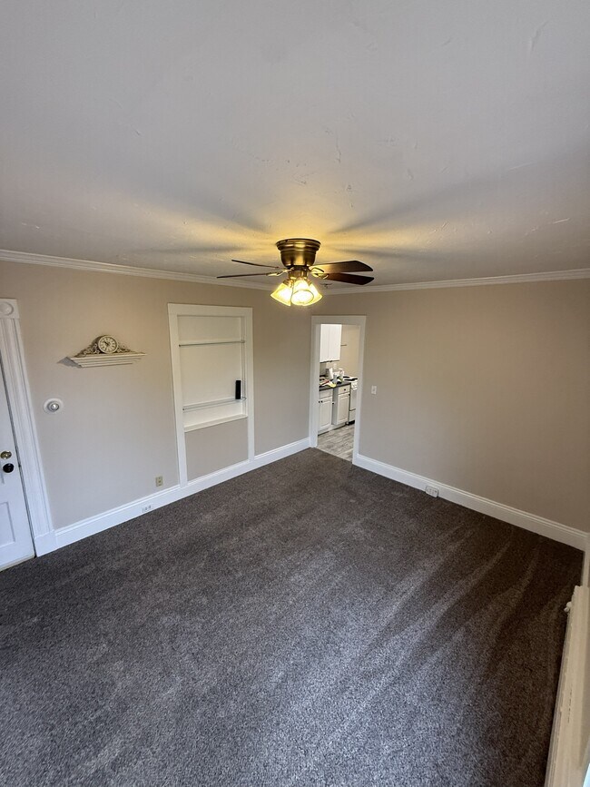 246 Taylor St unit 2b, Manchester, NH 03103 - photo 7