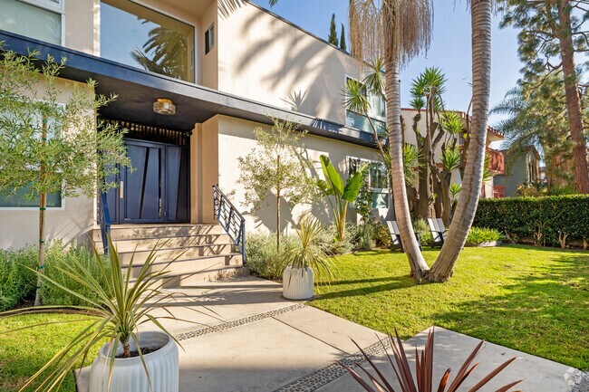 Stay Lola, Beverly Hills, CA 90211 - photo 5