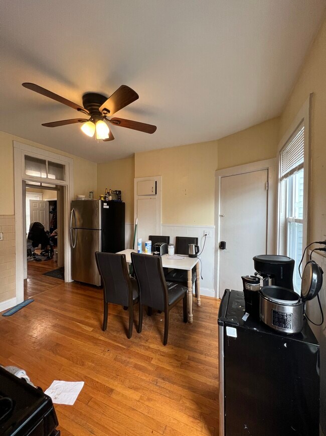 59 Cedar St unit 3R, Somerville, MA 02143 - photo 4