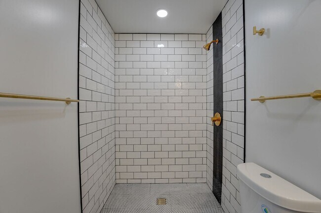 The Leland – Luxury Interiors. Coastal Energy. Fully Pet-Friendly Living in La Jolla., La Jolla, CA 92037 - photo 4