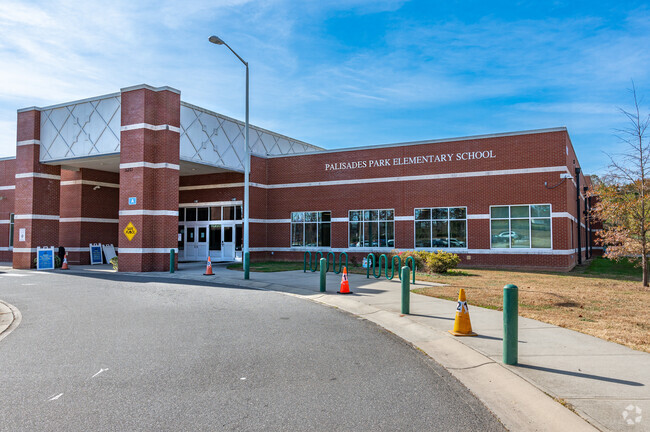 Palisades Park Elementary School provides education in the neighborhood of 
The Palisades.