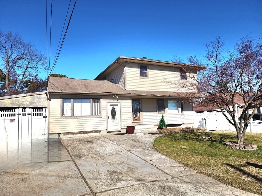 30 Wilson St, Brentwood, NY 11717 - photo 1