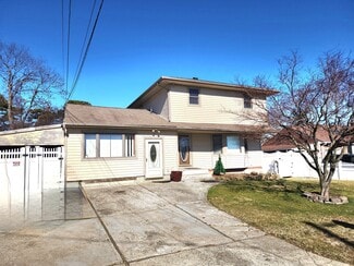 30 Wilson St, Brentwood, NY 11717