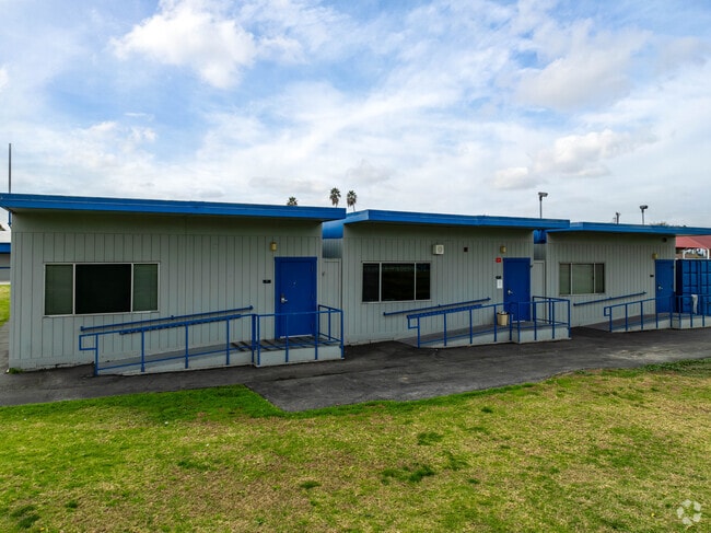 Students at Washington Elementary School have class rooms located all around the campus.