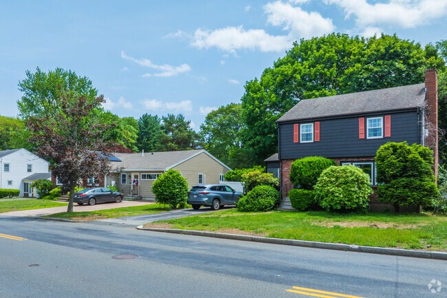 Most homes in Lindenwood date from the 19th and 20th centuries and suit growing families.