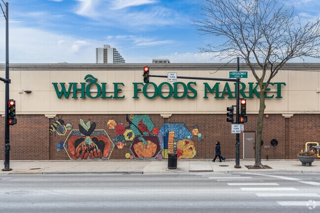 There are several big grocery stores in the Edgewater neighborhood including Whole Foods Market.